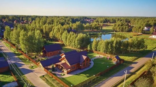 Как выбрать коттеджный поселок для семьи с детьми