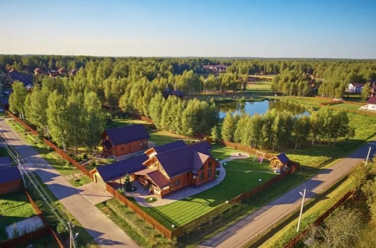Как выбрать коттеджный поселок для семьи с детьми