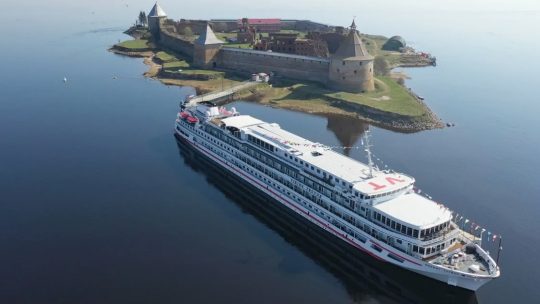 Речные туры и круизы из СПб: куда отправиться по Неве, Ладоге и Волге этим летом