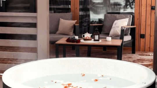 Аренда загородного дома с купелью на двоих: романтический отдых без лишних соседей